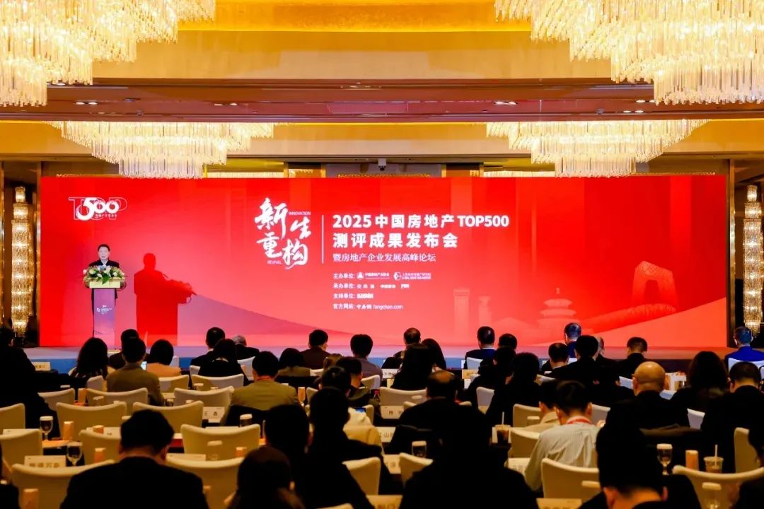 蝉联四年!韩大建设再度上榜中国房地产TOP500首选供应商服务商土建总承包工程类前十强 ，并首次荣登（住宅类)民营建筑企业榜首！